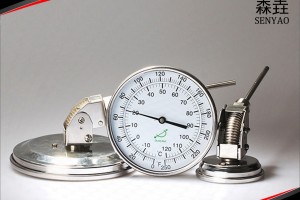  A500C温度计
一、产品名称：全不锈钢温度计、指针式温度计、管道温度计、暖通温度计、工业温度计
二、使用领域：工业、石油、化工、供热系统， 管道， 发电厂，船用等。
三、规格描述：
型号：A500C(WSS4B825150)
类型：热套式双金属温度计
结构型式：万向型
上盖圈：滚边式,盘型面板
材料：全不锈钢SS304
牙头：1/2