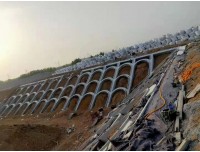 张家界高速公路路堑拱形骨架护坡钢模具京伟